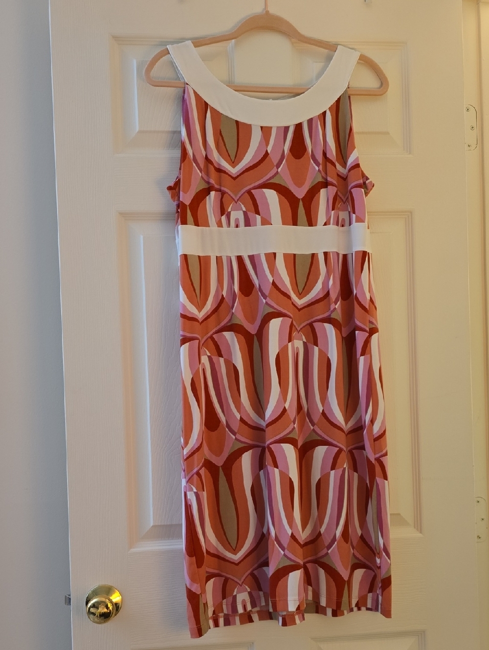 Retro Sleeveless Print Dress in Pink Tones & White